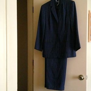 Woman stylish pant suit.